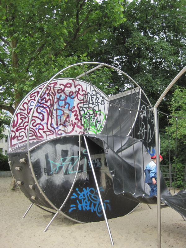 Spielplatz Planetensystem im Volkspark Mariendorf © Isabella Schukraft 2013